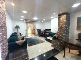 شقه مفروشه كورنيش المعادى，位于开罗的酒店