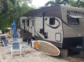 Tiny House RV, Kayak，位于基拉戈的豪华帐篷营地