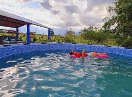Casa Quinta Completa con Piscina，位于阿卡西亚斯的酒店