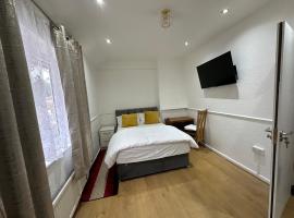 Double Room With Free WiFi Keedonwood Road，位于布罗姆利的旅馆
