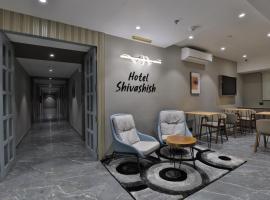 Hotel Shivashish，位于艾哈迈达巴德SG Highway的酒店