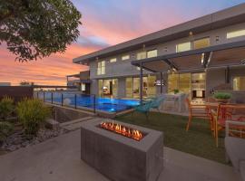 Luxury Coastal Home - Pool, Spa, AC, & Ocean Views，位于索拉纳海滩的酒店
