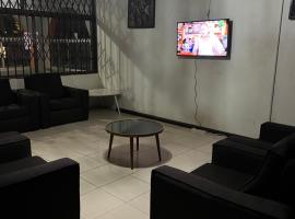 Friends Club Hotel，位于特马的酒店