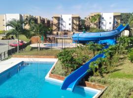 Apartamento 3 Piscinas Tobogán y Zonas Verdes Cerca al Parque del Café，位于拉特瓦伊达的度假屋