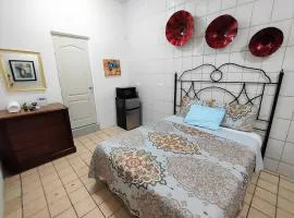 Tres Migueles, habitación Anngel, comoda, cerca de la marina, zona turistica y playa