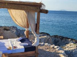 Aponisos island，位于迈加洛丘里的带按摩浴缸的酒店