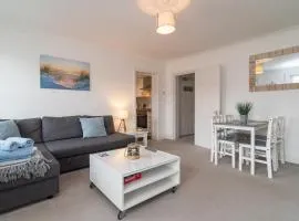 Light & Airy 1-Bed, Town Centre, Near Beach