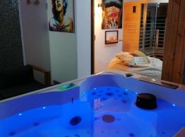 Gîtes déco pop et chaleureuse avec jacuzzi, sauna, piece coquine，位于加来的酒店