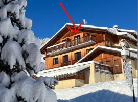 DUPLEX 50 m2 aux pieds des pistes les saisies hauteluce et contamines montjoie savoie 6 à 8 personnes 1 chambre et un coin nuit，位于欧特吕斯丘奏尔滑雪缆车附近的酒店