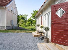 Prästgården i lantlig miljö med fyra sovrum, dusch, kök och vardagsrum，位于Knivsta的酒店