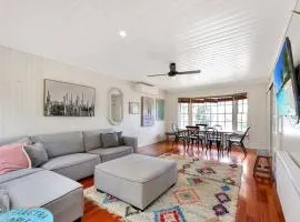 Dare Street Family Getaway- Walk to beach + shops
