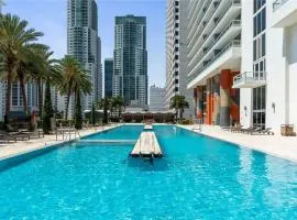 Biscayne Bay View Stay Pool Hot Tub and Amenities