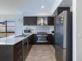 Cranbourne Entire house 4bedroom，位于克兰伯恩的酒店