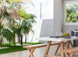 The Elements l Air l 4 Stunning Apartments each with Private Outdoor Dining l Walk to the Beach l Event Friendly l Wifi l Netflix l Outdoor Shower l Communal BBQ Pavilion and Lawn Area l