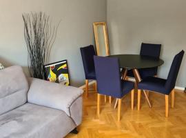 Bel appart dans parc arboré,200m du métro,parking.，位于朗贝萨尔的酒店