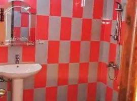 Hotel lux sapphire，位于Agalawatta的酒店
