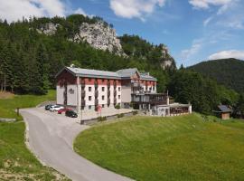 Hotel Malina***，位于鲁容贝罗克的酒店