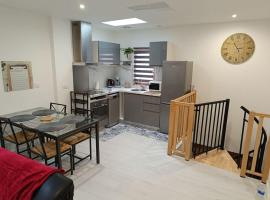 logement entier avec garage.，位于Rieux的酒店
