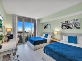 Water View Building With Pool - 5-Min Walk To The Beach - Cozy Studios