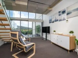 Brad25 Bright Loft-Style Apartment with Gorgeous View