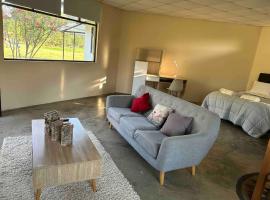 Room in Bungalow - Grandfathers Farm - Disfruta de la naturaleza en un lindo flat，位于卡哈马卡的度假屋