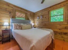 Couples Getaway Cabin near National Park w Hot Tub