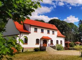 Gospodarstwo nad jeziorem，位于Załom的酒店