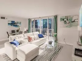 Upscale Brickell 2 bedroom with water views and free parking