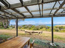 'Clifftop Cocoon' Swing into Scenic Sea Views，位于圣雷莫的酒店