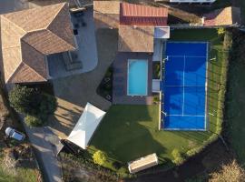 Casa Grande Gondomil com Campo de Padel, Piscina，位于巴伦西亚的酒店