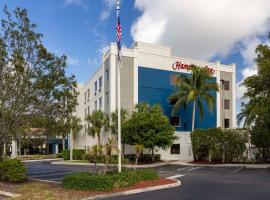 西棕榈滩中央机场汉普顿酒店，位于西棕榈滩Palm Beach Kennel Club附近的酒店