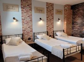 Hotel TIREST，位于Grebiszew的酒店