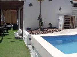 Nueva Casa rural piscina privada，位于圣克鲁斯-德特内里费的乡间豪华旅馆