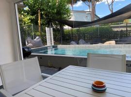 Luxury 4 Apartaments Cervia with Swimming Pool，位于切尔维亚的公寓