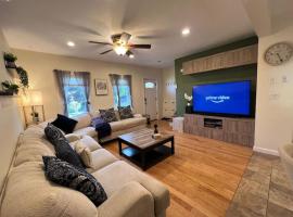 Cozy Boston Homestd Pet Frndly，位于弗雷明翰的酒店