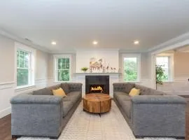 Ultra-Luxurious Home near Boston (Pet-Friendly)