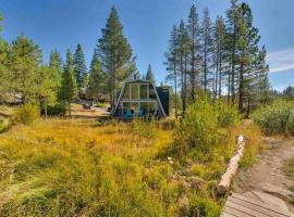 Modern Gambrel Cabin Near Ski Resorts，位于特拉基的木屋