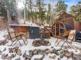 HOT TUB Firepit Sauna Peak to Peak Loft Retreat