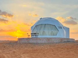 Starry Domes Desert Camp II，位于Bidiyah的露营地