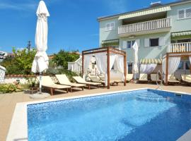 Apartments Santo Trogir - Okrug Gornji，位于特罗吉尔的酒店