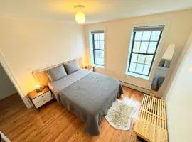 The Waltham Private Room & bathroom John F Kennedy JFK LGA Airport Manhattan Penn Station bullet-train 15 min