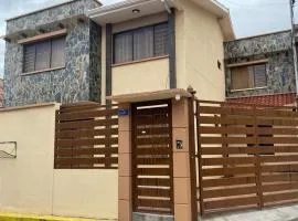 CASA NUEVA, CON DECORACIONES Y ACABADOS NUEVOS SOLO PARA FAMILIAS.