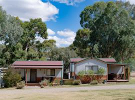 Mansfield Lakeside Caravan Park，位于曼斯菲尔德的酒店