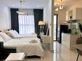 New Saigon Royal Luxury Condo 4pax Best City View