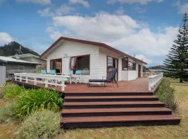 Seascape Bach - Pauanui Holiday Home
