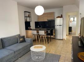 Confortable T2 avec jardin aménagé，位于莱齐尼昂科尔比埃的酒店