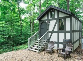 Tiny Home Cottage Near the Smokies #2 Lotte，位于赛维尔维尔的小屋