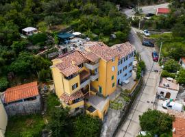 APARTMANI I SOBA ROBERTO I MIRJANA，位于瓦伦的酒店