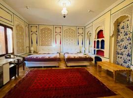 "CHOR MINOR" Hotel UNESCO HERITAGE List 2 minutes to Bukhara Old Town Square，位于布哈拉的酒店