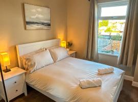 Sandy Shores Holiday Home - Great for family stays and contractors，位于克利索普斯的酒店